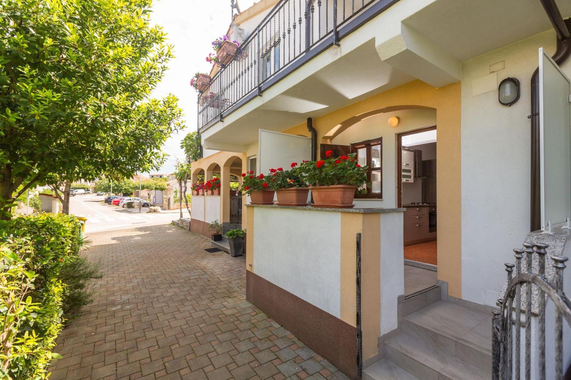 Apartment Pineta 3 In Strandnaehe Mit Parkplatz Porec